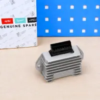 Original Piaggio Spannungsregler 8-Pin